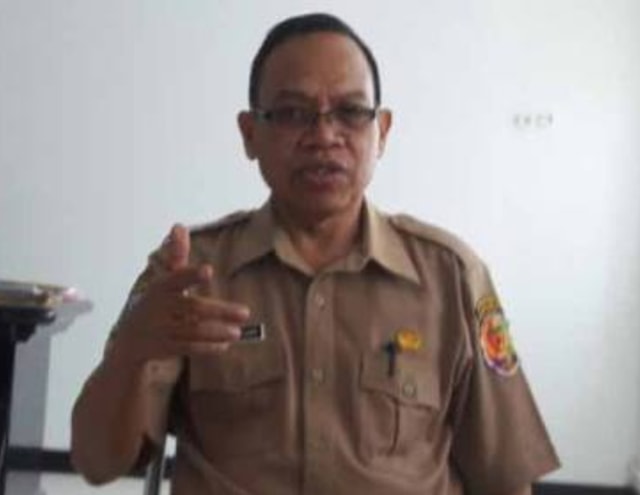 Drs. Nasrun P. Elake Mantan Sekda Kabupaten Fakfak,Foto:Terry/balleo-kumparan