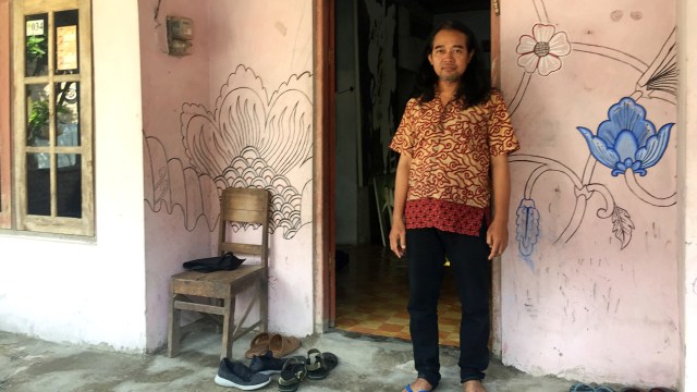 Slamet Jumiarto, warga non-muslim yang ditolak tinggal di Padukuhan Karet RT 8, Desa Pleret, Kecamatan Pleret, Kabupaten Bantul. Foto: Arfiansyah Panji/kumparan