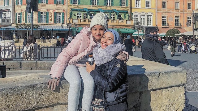 Laudya Cynthia Bella dan putrinya, Engku Aleesya Foto: instagram/laudyacynthiabella