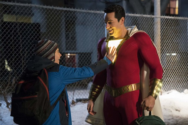 SHAZAM! merupakan superhero yang punya jiwa anak remaja Foto: Warner Bros.