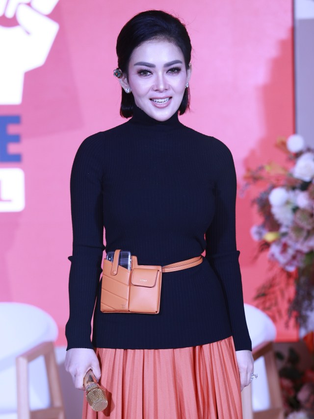 Penyanyi Syahrini saat hadir menjadi brand ambassador Shopee di Heritage Menteng, Jakarta, Selasa (2/3). Foto: Ronny