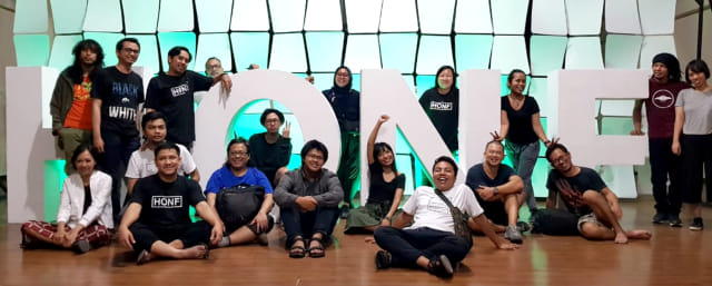 Seluruh kru HONF Fondation