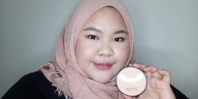 Rollover Reaction Cushion Compact Tinted Moisturizer dengan warna 101 Custard Tart. Foto: dok. Intan Kemala Sari/kumparan