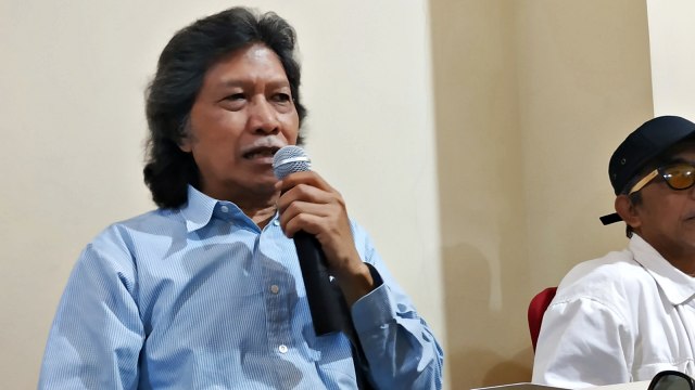 Emha Ainun Najib alias Cak Nun berbicara di acara temu awak media. Foto: Afiati Tsalitsati/kumparan