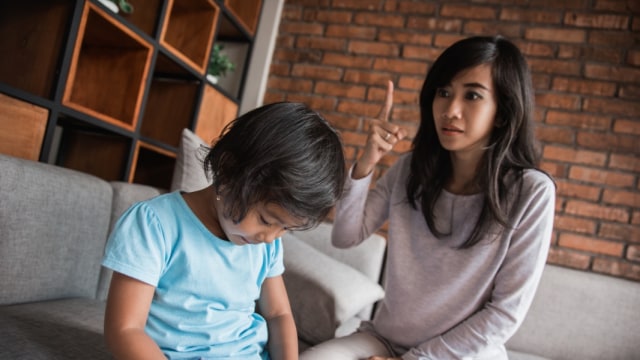 Mengancam anak tidak ampuh untuk membuat anak menurut Foto: Shutterstock