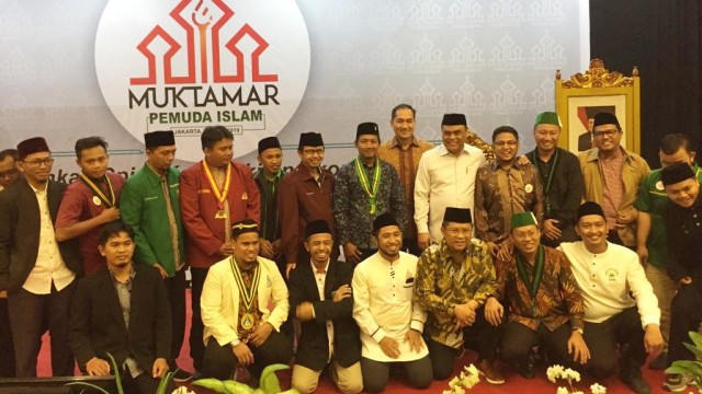 20 ketua organisasi pemuda Islam foto bersama usai menandatangani piagam. Foto: Muhammad Darisman/kumparan