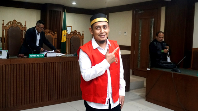 Bagus Bawana Putra menjalani sidang perdana terkait kasus penyebaran hoaks di PN Jakarta Pusat, Kamis (4/4). Foto: Nugroho Sejati/kumparan