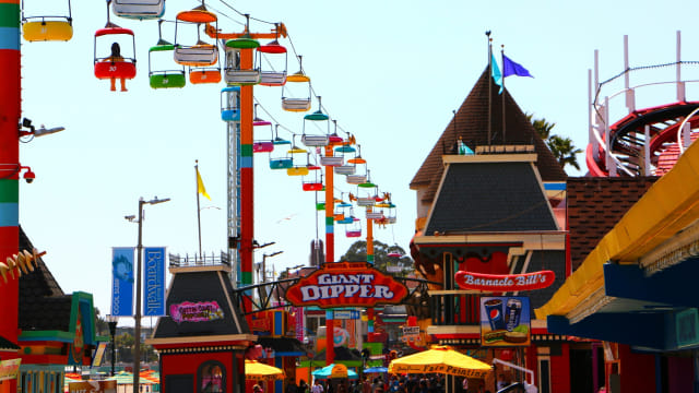 Beragam permainan di Santa Cruz Boardwalk Foto: Flickr/Daniel Cruz Valle