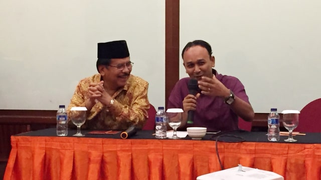 Menteri Agraria dan Tata Ruang, Sofyan Djalil (kiri) pada pertemuan dengan sejumlah jurnalis di Banda Aceh, Jumat (5/5). Foto: Zuhri Noviandi/kumparan