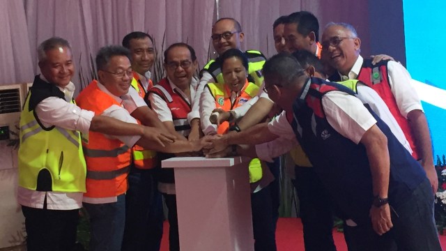 Menteri BUMN, Rini Soemarno bersama Direksi BUMN di Kawasan Bandara Soekarno Hatta, Tangerang, Jumat (5/4). Foto: Abdul Latif/kumparan