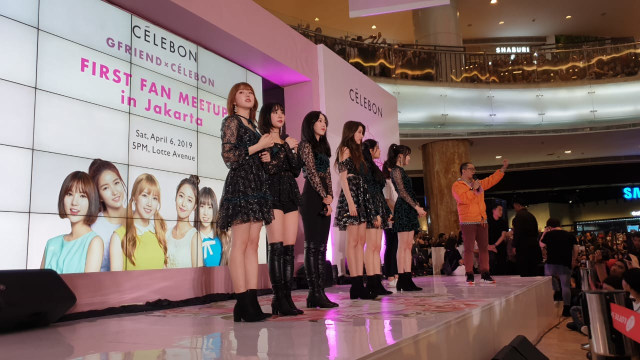 GFriend saat acara di Lotte Shopping Avenue, Jakarta Selatan, Sabtu (6/4) Foto: Lutfi Indra