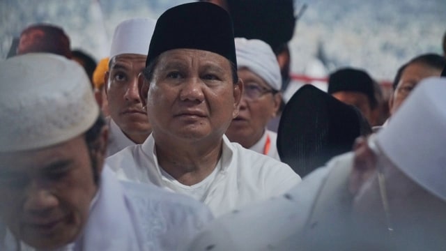 Capres 02 Prabowo Subianto usai salat subuh berjemaah dalam rangkaian kampanye akbar di Stadion Utama Gelora Bung Karno (GBK), Jakarta, Minggu (7/4/2019) Foto: Irfan Adi Saputra/kumparan