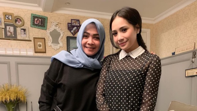 Nagita Slavina dan ibundanya, Rieta Amilia. Foto: instagram/rieta_amilia