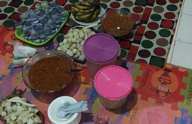 Opor ayam yang telah dimasak saat ulang tahun adik pemilik akun Twitter Se Nja (Foto: Twitter @askfm)