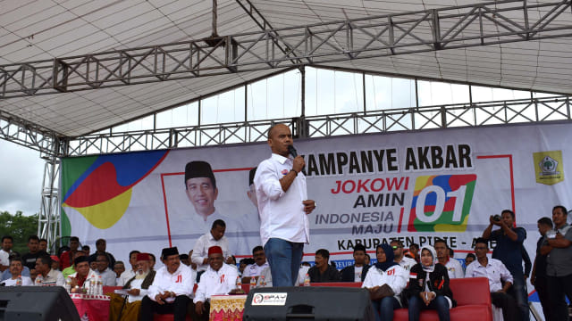 Mantan Juru Bicara GAM, Sofyan Dawood, berkampanye untuk Jokowi di Kabupaten Pidie, Senin (8/4). Foto: Adi Warsidi