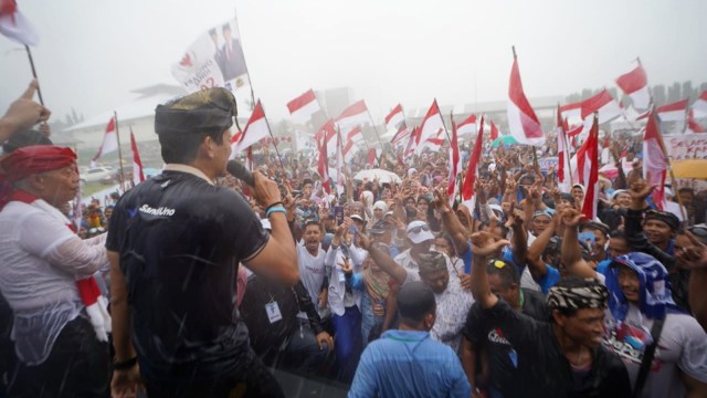 Cawapres nomor urut 02 Sandiaga Uno berkampanye di Lapangan Buana Patra, Buleleng, Bali, Selasa (9/4). Foto: Denita BR Matondang/kumparan
