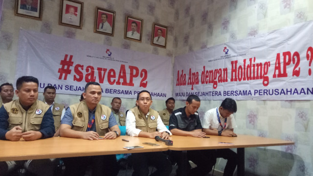 Serikat Pekerja Angkasa Pura II (Sekarpura II) menolak rencana pembentukan Holding BUMN Sarana dan Prasarana Perhubungan Udara. Foto: Resya Firmansyah/kumparan