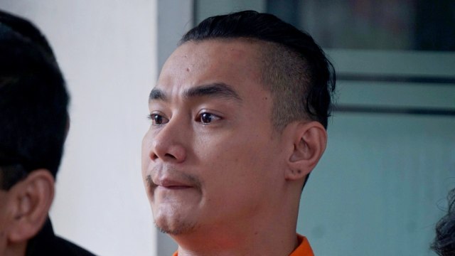 Artis FTV Agung Saga, tersangka penyalahgunaan narkotika saat konferensi pers di Polda Metro Jaya, Jakarta, Rabu (10/4). Foto: Irfan Adi Saputra/kumparan