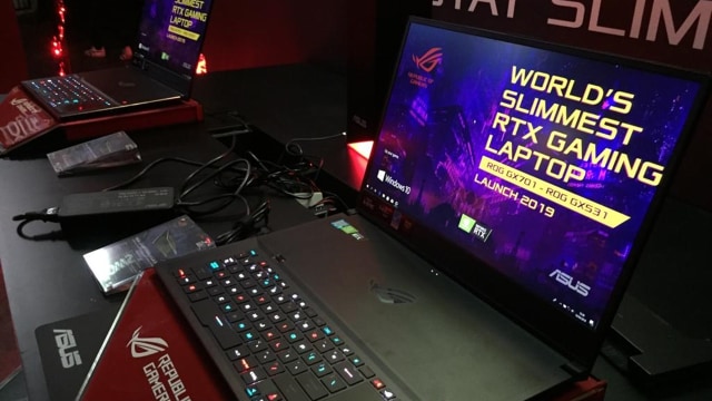 Laptop Asus ROG Zephyrus GX701 dan GX531. Foto: Masajeng/kumparan