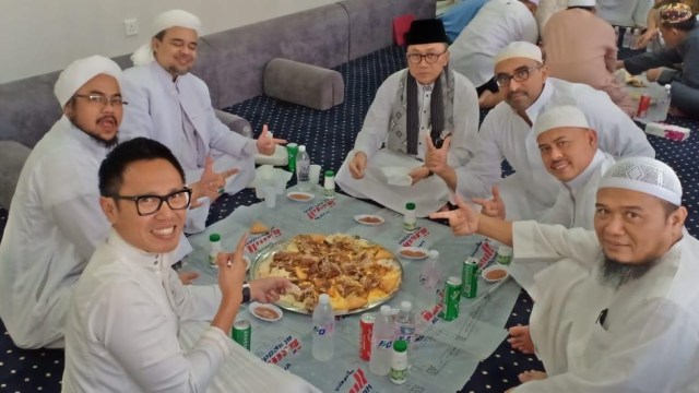 Zulkifi Hasan bertemu Rizieq Syihab di Makkah Foto: DPP PAN