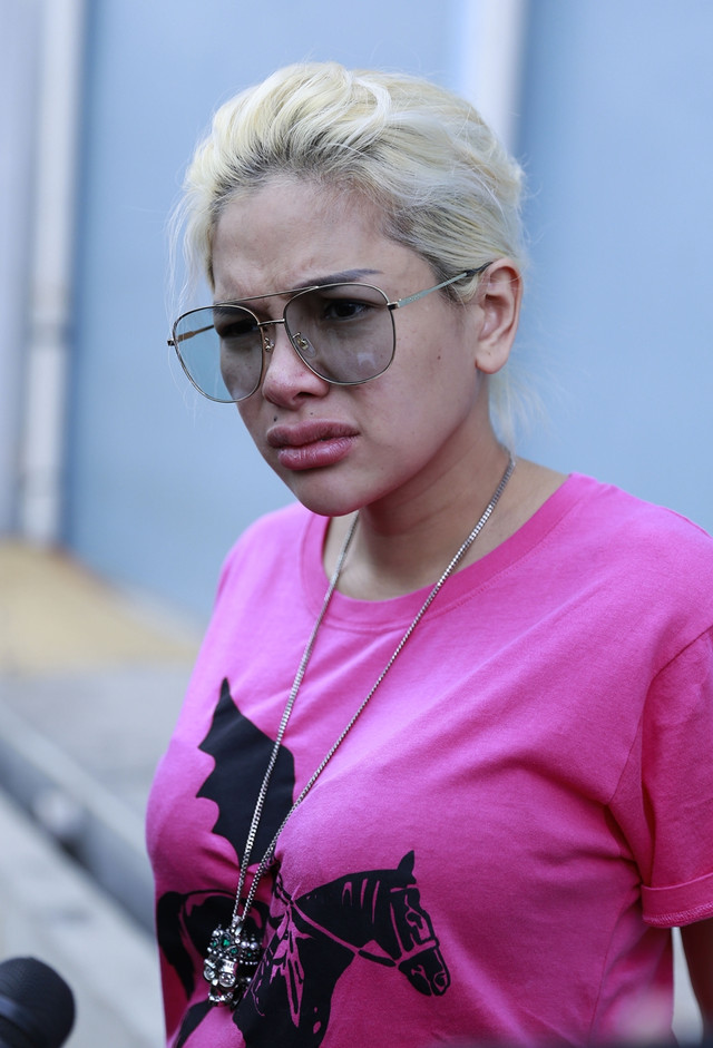Artis Nikita Mirzani saat ditemui wartawan seusai mengisi acara di studio Trans Tv Jakarta. Foto: Ronny/Kumparan