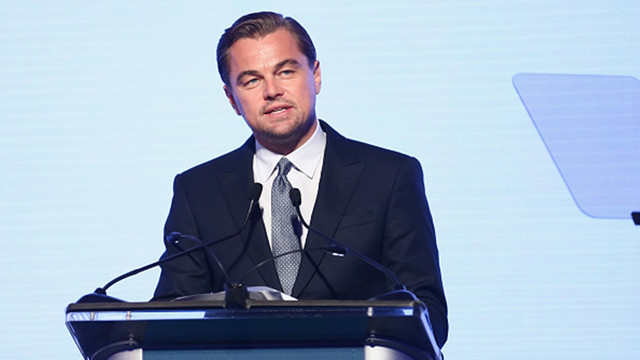 Leonardo DiCaprio berbicara di atas panggung di Leonardo DiCaprio Foundation Gala di Jackson Park Ranch. Foto: Tommaso Boddi/Getty Images for Leonardo DiCaprio Foundation