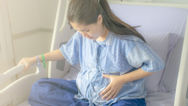 Ilustrasi ibu hamil mau melahirkan. Foto: Shutterstock