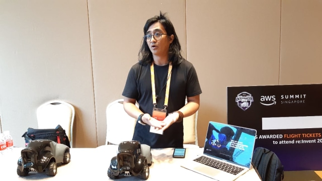 Donnie Prakoso, salah satu perancang mobil otonom AWS DeepRacer. Foto: Adhi Muhammad Daryono/kumparan