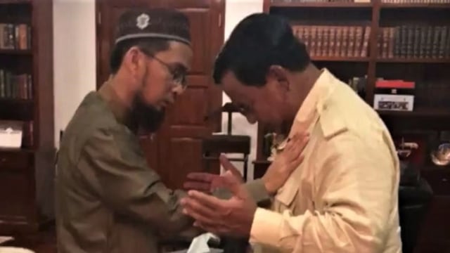 Ustad Ade Hidayat bersama Calon Presiden nomor urut 02, Prabowo Subianto. Foto: Dok. Istimewa