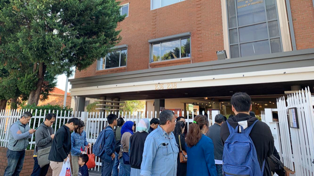 WNI mengantre untuk mengikuti pemilu 2019 di KJRI kawasan Maroubra, Sydney, Australia. Foto: Dok. Istimewa