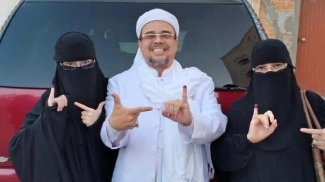 Rizieq Shihab usai mencoblos di Makkah, Arab Saudi. Foto: Dok. Istimewa