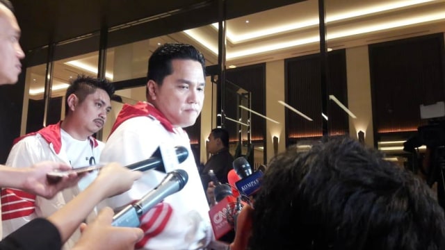 Erick Thohir tiba di lokasi Debat Pilpres ke V Pemilu 2019 di Hotel Sultan, Jakarta, Sabtu (13/4). Foto: Darin Atiandina/kumparan
