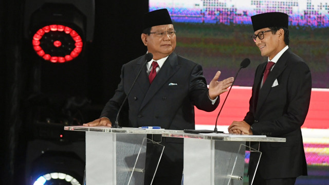 Pasangan Capres dan Cawapres no urut 02, Prabowo-Sandiaga mengikuti Debat Final Pilpres 2019 di Hotel Sultan, Jakarta, Sabtu (13/4). Foto: ANTARA FOTO/Wahyu Putro A