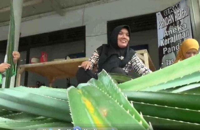 Kerajinan anyaman daun pandan