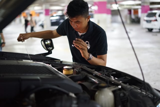 Ilustrasi pemeriksaan atau inspeksi mobil bekas. Foto: Istimewa