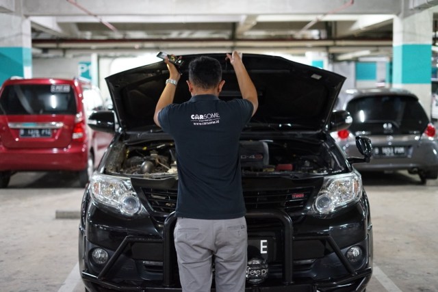 Ilustrasi pemeriksaan atau inspeksi mobil bekas. Foto: Istimewa