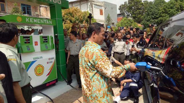 Menteri Pertanian, Amran Sulaiman, Uji coba Biodiesel 100 (B100) di mobil dinas Kementerian Pertanian dan kendaraan pertanian. Foto: Resya Firmansyah/kumparan