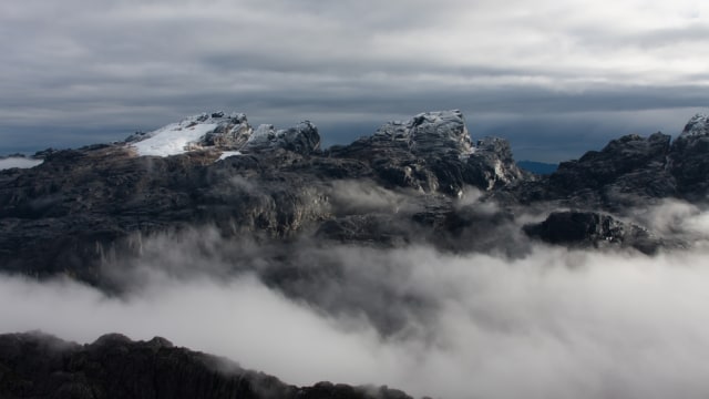 Puncak Carstenz Pyramid di Papua Foto: Shutter Stock