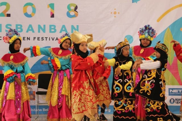 Anak-anak mengikuti kegiatan Isbanban Foundation. (Foto: Facebook Isbanban)