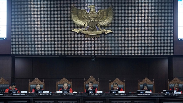 Hakim membacakan putusan MK Quick Count. Foto: Fanny Kusumawardhani/kumparan
