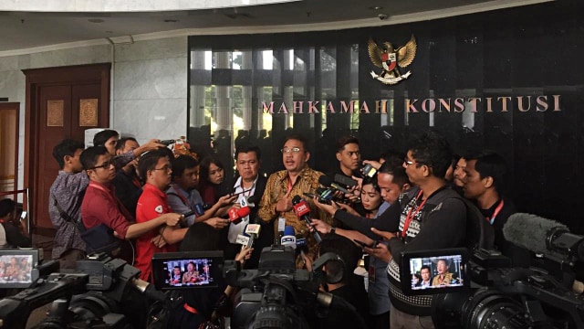 Denny JA di Mahkamah Konstitusi. Foto: Lutfan Darmawan/kumparan