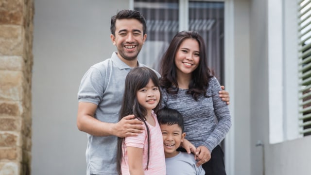Ilustrasi keluarga muda dengan dua anak Foto: Shutterstock