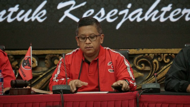Sekjen DPP PDI Perjuangan, Hasto Kristiyanto saat konfrensi pers terkait merespons berbagai isu jelang pelaksanaan Pileg/Pilpres di kantor pusat PDI Perjuangan, Jakarta, Selasa (16/4). Foto: Helmi Afandi Abdullah/kumparan