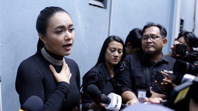 Penyanyi Denada saat ditemui di Studio Trans Tv, Jakarta, Selasa (16/4). Foto: Ronny