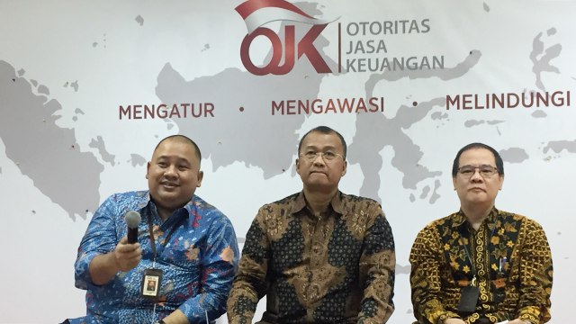Deputi Komisioner Edukasi dan Perlindungan Konsumen, OJK Sarjito (tengah). Foto: Selfy Momongan/kumparan