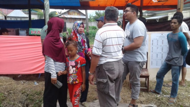 Warga mulai pulang, karena tak mendapat hak pilih di TPS 19 Kabonena, Palu, Rabu (17/4). Foto: PaluPoso/Situr Wijaya