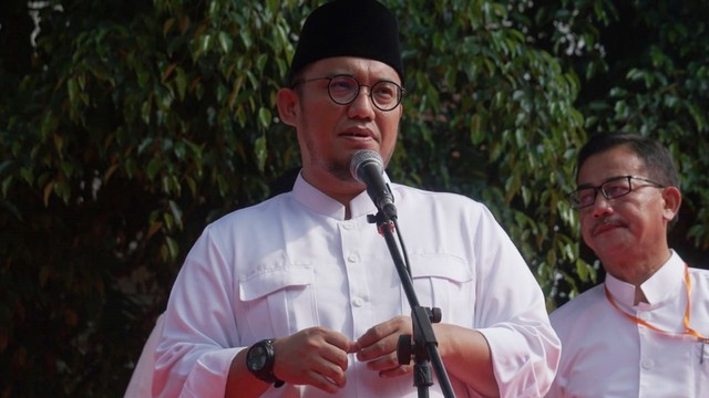 Koordinator juru bicara Prabowo-Sandi, Dahnil Anzhar Simanjutak saat konferensi pers di Kertanegara,  jakarta. Foto: Irfan Adi Saputra/kumparan