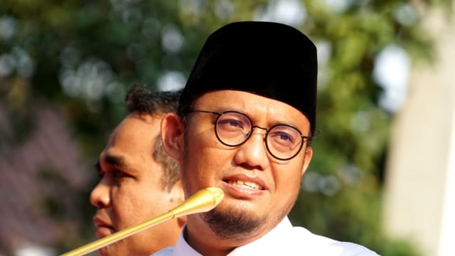 Koordinator juru bicara BPN, Dahnil Anzhar Simanjuntak saat mengimbau para relawan untuk tetap tenang, pada konferensi pers di Kertanegara, Jakarta. Foto: Jamal Ramadhan/kumparan