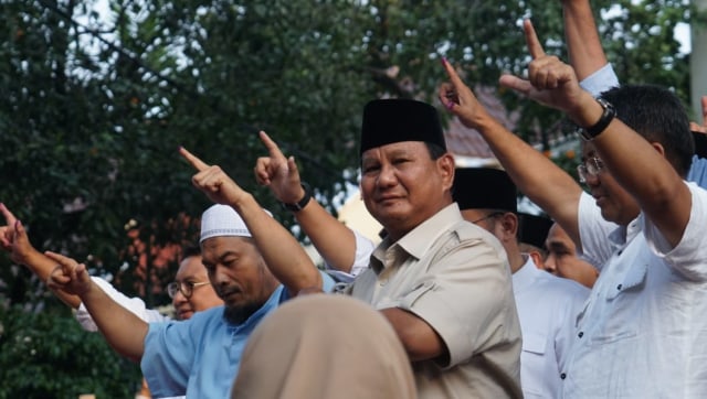 Capres nomor urut 02, Prabowo Subianto saat menggelar konferensi pers di Kertanegara. Foto: Jamal Ramadhan/kumparan