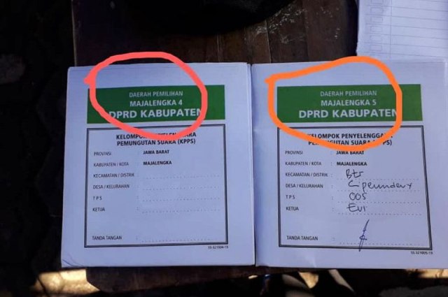 Ratusan surat suara untuk Pemilu Legislatif DPRD Majalengka di daerah pemilihan (dapil) 4 Majalengka tertukar dan berada di dapil 5 Majalengka. (Oki)